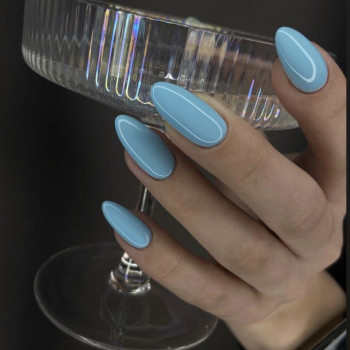 голубой маникюр
