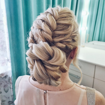 Зачіска з плетінням