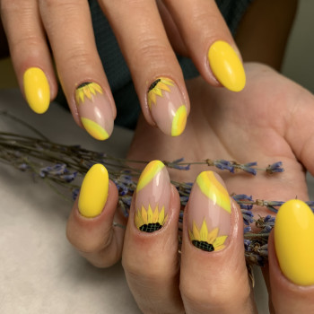 Корекція нігтів
                    Майстер манікюру Ирина Київ