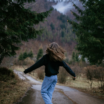 дитяча фотосесія, фотосесія у лісі, фотосесія на дорозі