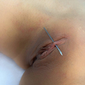 Женский интимный пирсинг
                    Майстер з пірсингу Татьяна Харків