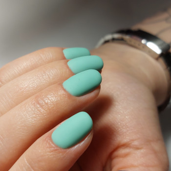 Манікюр на короткі нігті матовий м'ятний, фото - Салон краси OH NAILS