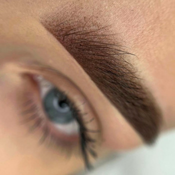 Пудровое напыление бровей