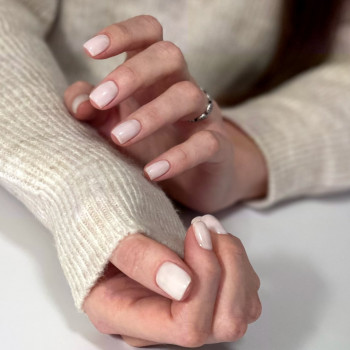 Білий манікюр на короткі нігті квадратні, фото - Салон краси Батерфляй