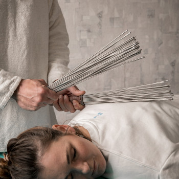 Масаж даоскіми вінниками.