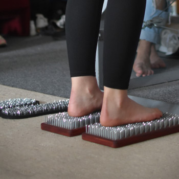 Цвяхостояння дуже потужна терапія.