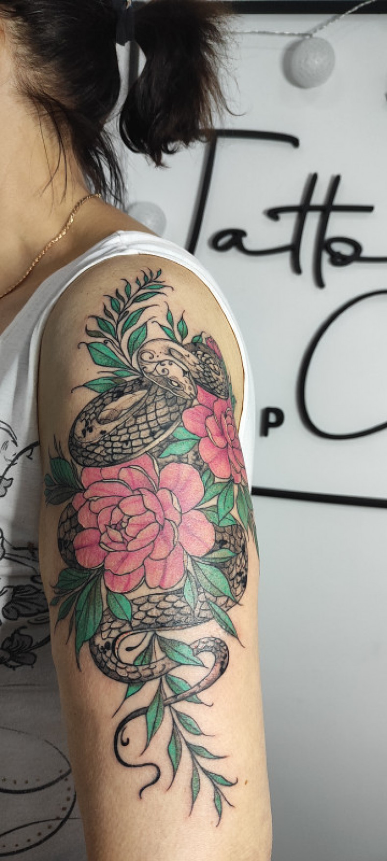 Женские змея на плече, фото - Тату салон Tattoo Code