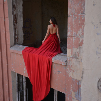 Червона сукня в оренду