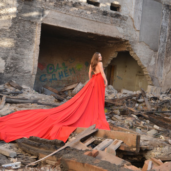 Фотосет у довгій орендій сукні