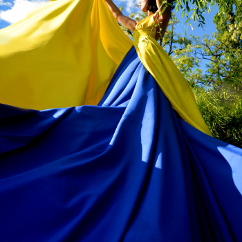 фотосесія у патріотичній сукні