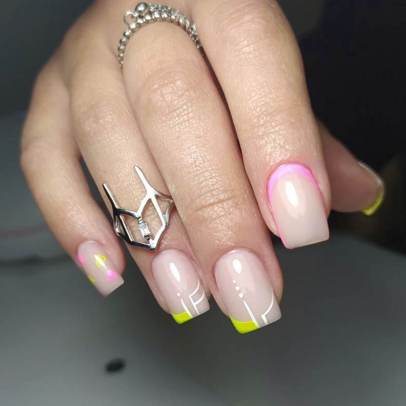 Нюдовий манікюр яскравий на квадратні нігті, фото - Студія краси Beauty Line