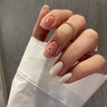 Покриття гель лаком
                    Салон краси Backstage Одеса