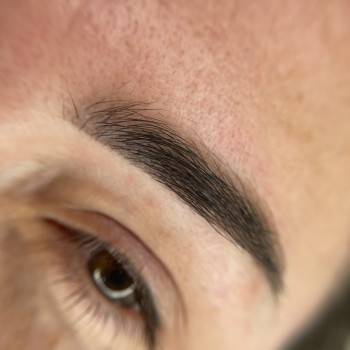 Загоєні брови