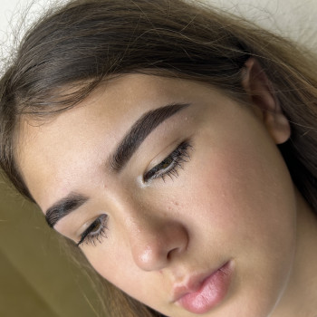 Корекція фарбування брів