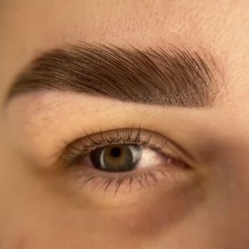 Загоєні брови + ламінування брів