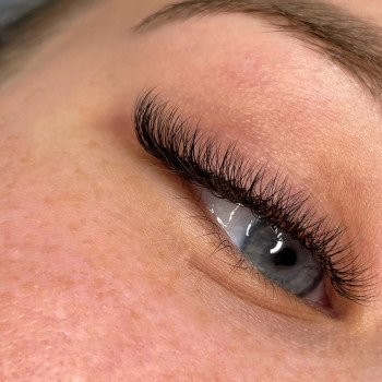 Нарощування вій
                    Салон красоты Backstage Одесса