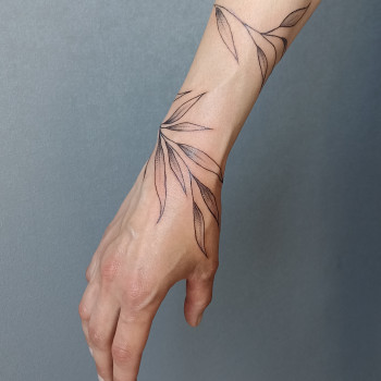 Веточка на руке