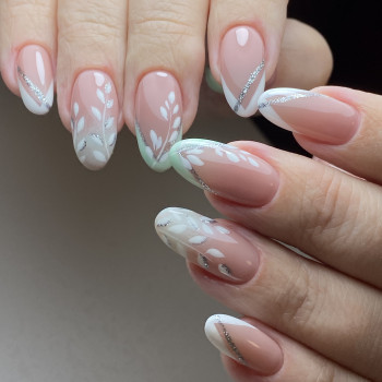 Белый маникюр с рисунком, фото - Мастер маникюра Тамара Сіренко