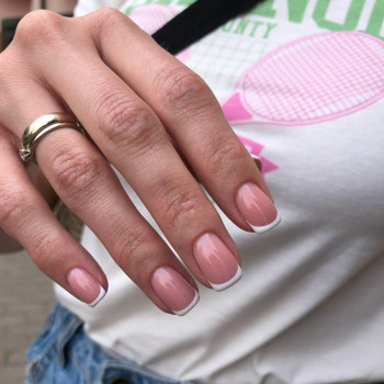 Манікюр зі зняттям та покриттям
                    Салон красоты Fargo Киев