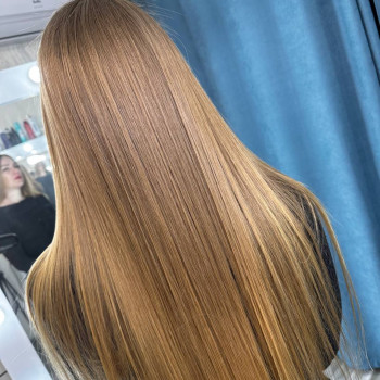 Кератинове відновлення волосся.