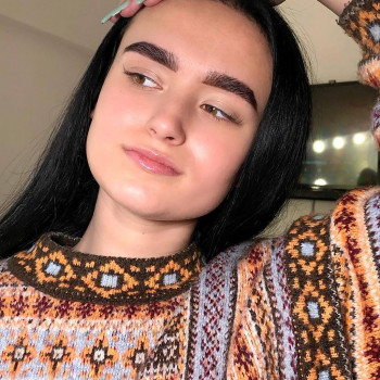 Моделювання та фарбування брів.