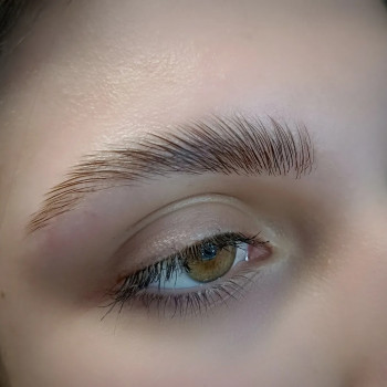 Моделювання та ламінування брівок