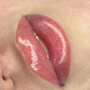 Перманентний макіяж, губи, брови
                    Мастер перманентного макияжа Кристина Днепр