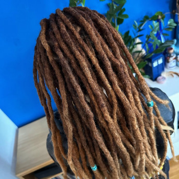 Заплетення натуральних дредів зі свого волосся.
                    Брейдер Натали Киев