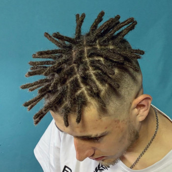 Заплетення натуральних дредів зі свого волосся.
                    Брейдер Натали Киев