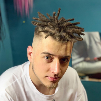 Заплетення натуральних дредів зі свого волосся.
                    Брейдер Натали Киев