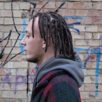 Заплетення натуральних дредів зі свого волосся.
                    Брейдер Натали Киев