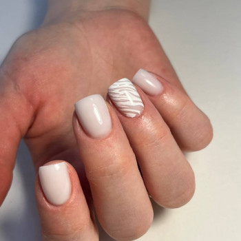 Білий манікюр на короткі нігті зима, фото - Салон краси Backstage