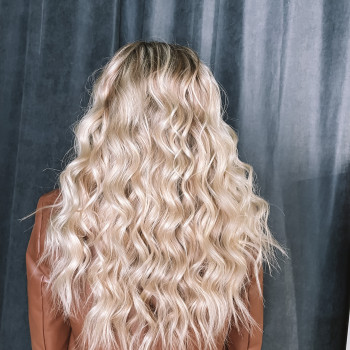 Локони, волни, укладання волосся
                    Перукар-стиліст Валерия Одеса