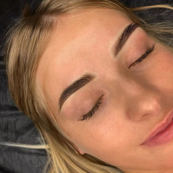 Корекція перманентного макіяжу брів
                    Мастер перманентного макияжа Карина Харьков