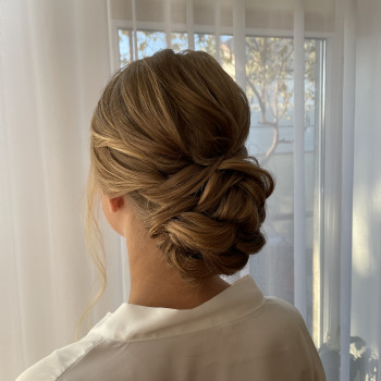 Вечірня зачіска
                    Перукар-стиліст Валерия Одеса