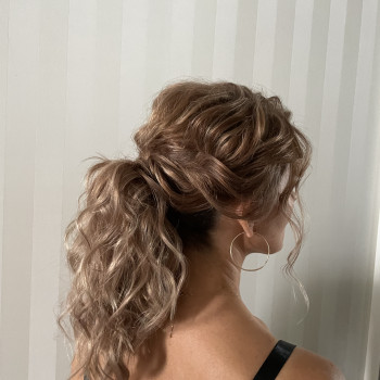 Вечірня зачіска
                    Перукар-стиліст Валерия Одеса