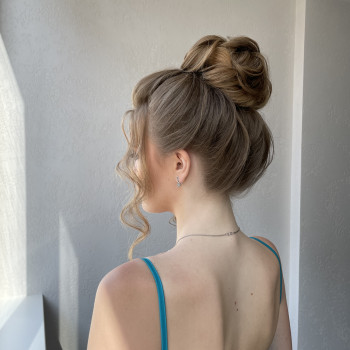 Вечірня зачіска
                    Перукар-стиліст Валерия Одеса