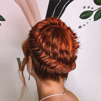 Плетіння з волосся, вирівнювання
                    Парикмахер-стилист Валерия Одесса