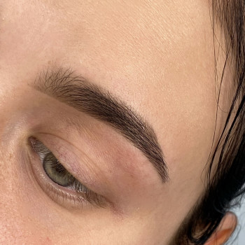 Фарбування брів