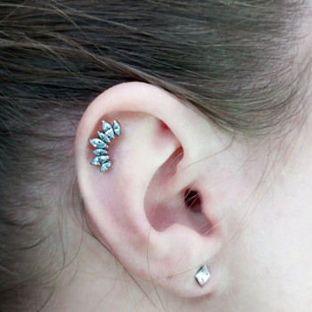 Пірсинг хряща вуха