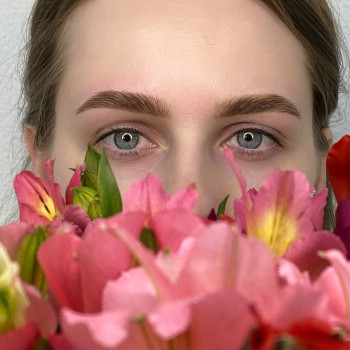 Фарбування брів