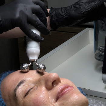 Микротоковая терапия
                    Косметолог-эстетист Влада Харьков