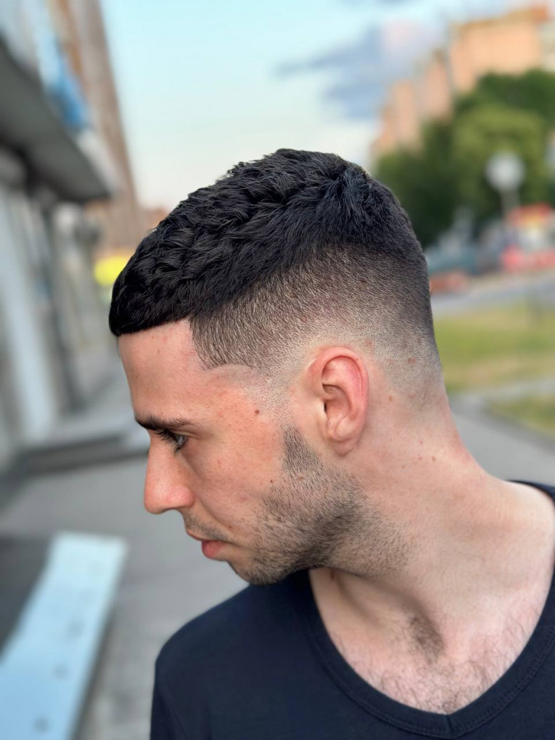 Чоловіча стрижка на коротке волосся фейд, фото - Барбершоп Barber boss in Che