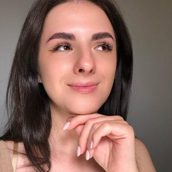 Фарбування фарбою/хною
                    Бровист Людмила Киев