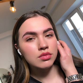 Фарбування фарбою/хною
                    Бровист Людмила Киев