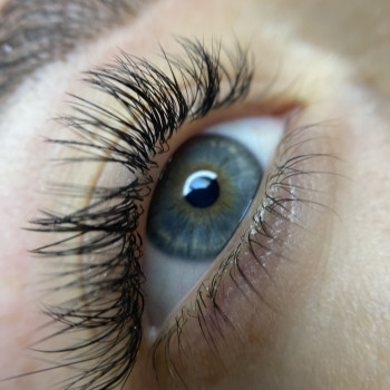 Нарощування вій