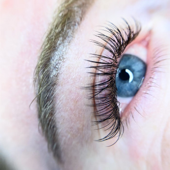 Нарощування вій