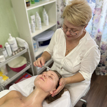 Масаж обличчя | Кобідо
                    Косметолог-эстетист Наталія Борисполь