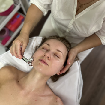 Масаж обличчя | Кобідо
                    Косметолог-эстетист Наталія Борисполь