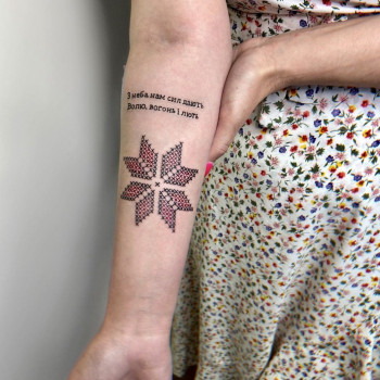 Тату напис патріотичне вишиванка, фото - Тату майстер Лана